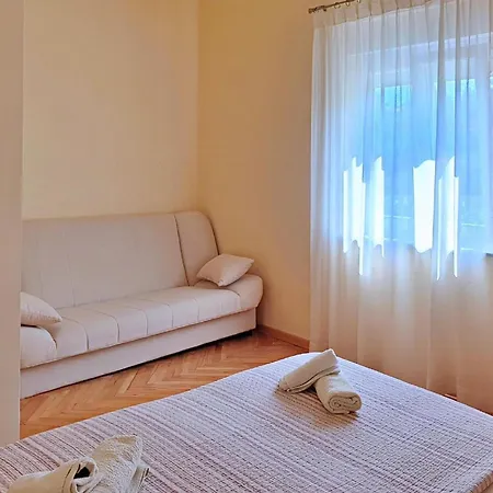Radosna Apartment *