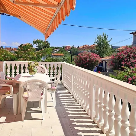Radosna Apartment Silo (Krk)